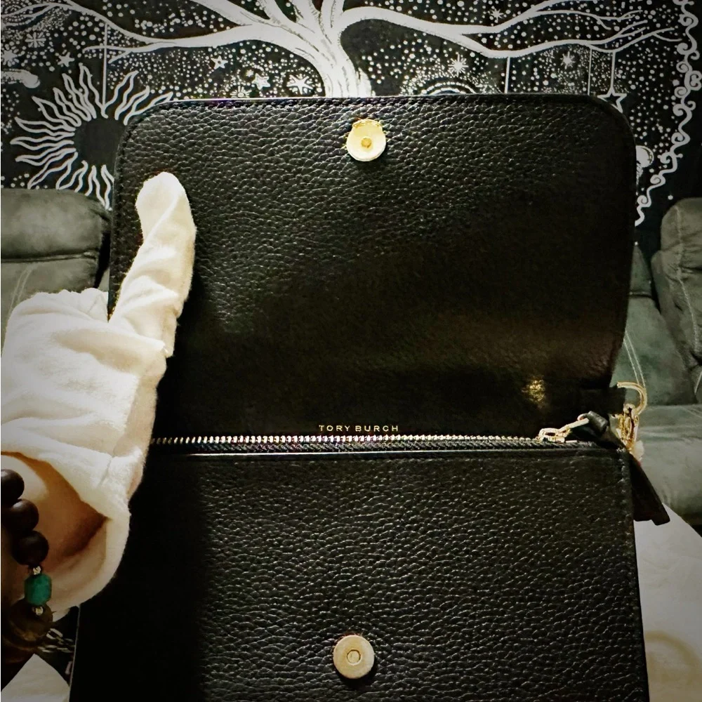 Tory Burch Elegant Black Leather Crossbody Bag - Picture 10 of 17